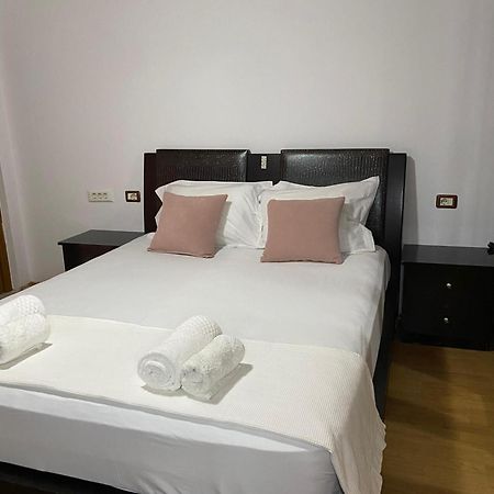 Bertis Guest House Гирокастра Экстерьер фото