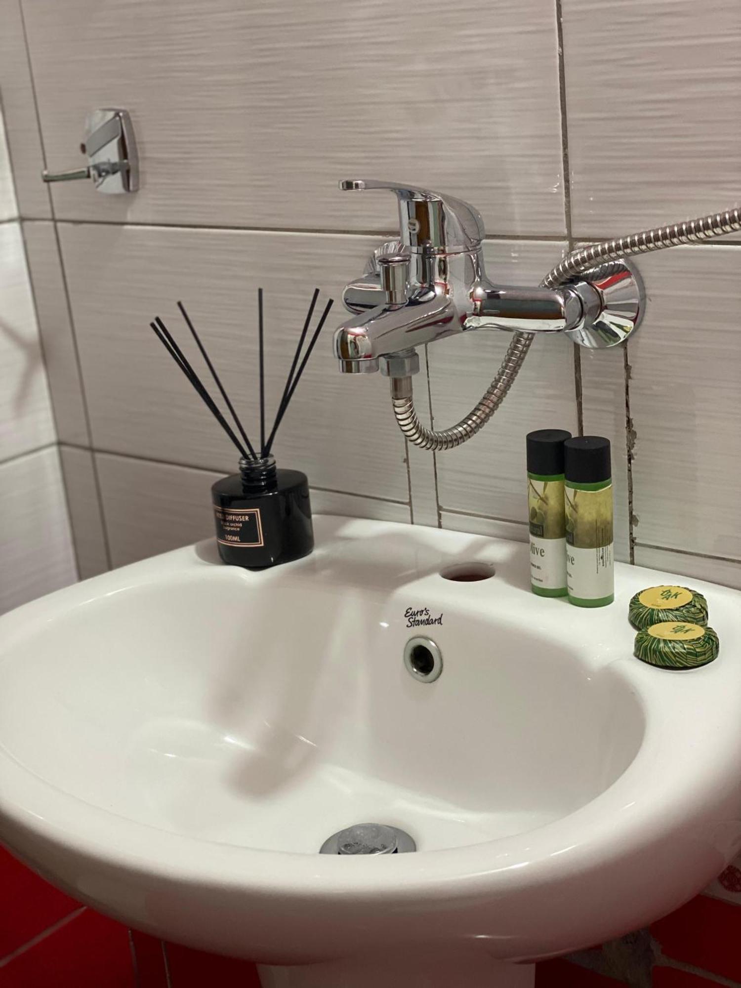 Bertis Guest House Гирокастра Экстерьер фото
