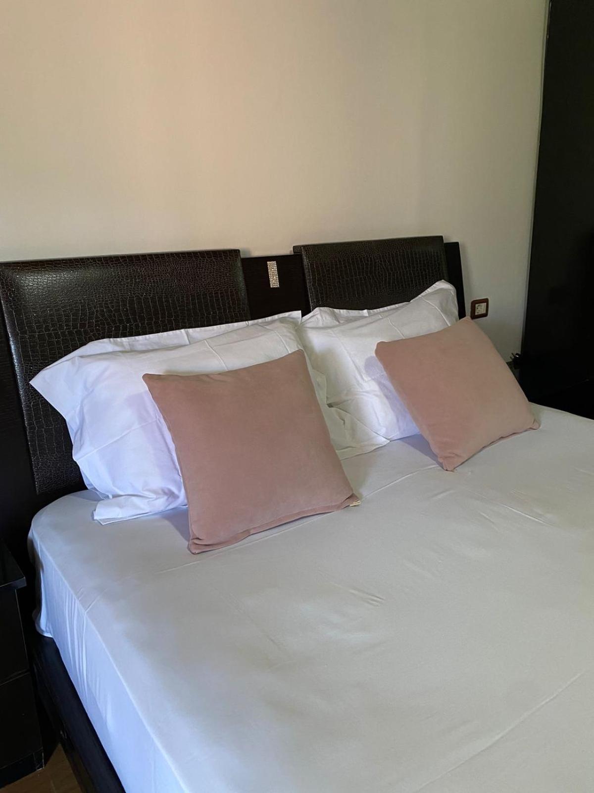 Bertis Guest House Гирокастра Экстерьер фото